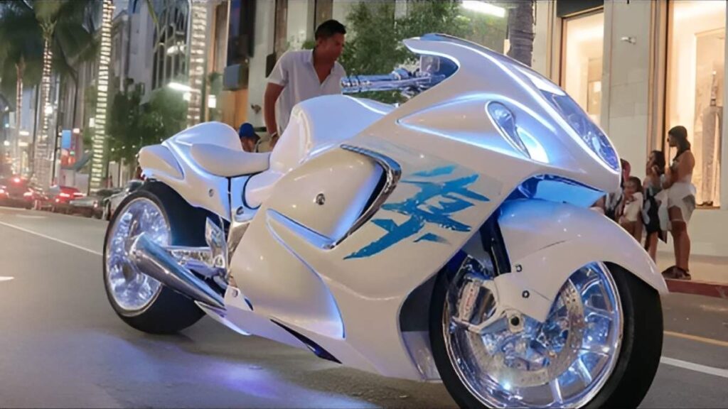Suzuki Hayabusa personalizada: moto deportiva afinada con estilo único y rendimiento potente para los amantes de la velocidad